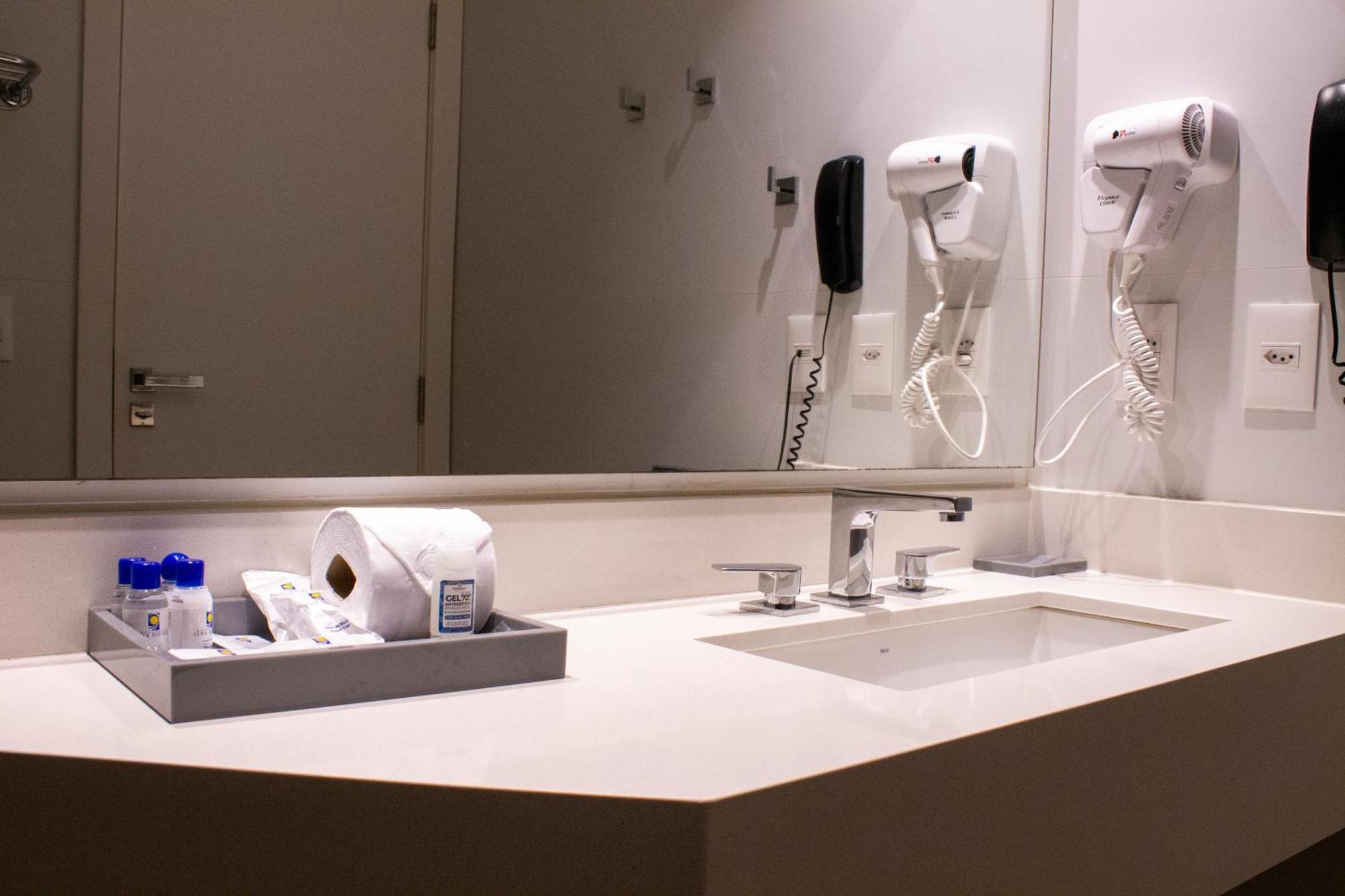 Hotel Senac Ilha Do Boi Витория Экстерьер фото Bathroom in a hotel